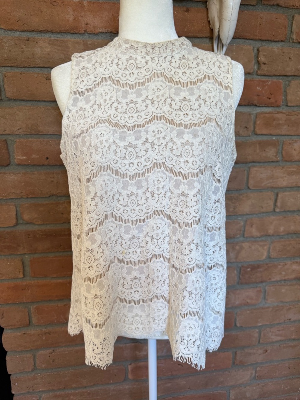 Sleeveless Ivory Lace tank Top